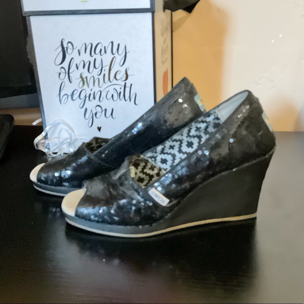 Ladies Toms wedge black size 7W